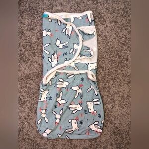 Lekebaby Gender Neutral Newborn swaddler.